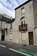 Maison avec la plaque au no&nbsp;38 en l'honneur de Maurice Barrès.
