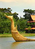 Réplique de Suphannahongse, la barge royale (en) au musée du Siam Ancien