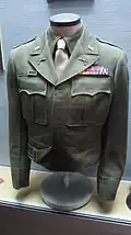 et de Anthony McAuliffe commandant de la 101e division aéroportée projeté depuis Reims vers le Siège de Bastogne.