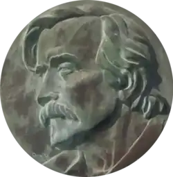 Description de l'image Medalhão com busto de José Rodrigues Miguéis (Cemitério do Alto de São João, Lisboa).png.