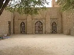 Cette image est plutôt le coté Nord de la Mosquée Sidi Yehia.