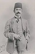 Mehmet Cavit Bey, personnalité politique ottomane, membre des Jeunes-Turcs, issu d'une famille juive turquisée convertie à l'islam au XVIIe&nbsp;siècle.
