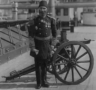 Commandant ottoman devant une mitrailleuse Nordenfelt, après 1873.