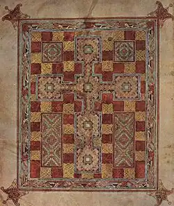 Croix intégrée à une page tapis dans les évangiles de Lindisfarne