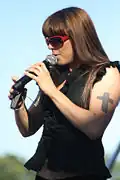 Express Yourself a eu un impact culturel important dans le travail de plusieurs artistes comme Melanie C (gauche), Christina Aguilera (centre) qui rend hommage au clip avec Not Myself Tonight, et Lady Gaga (droite), dont le single Born This Way présente la même structure musicale.