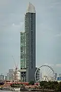 Gratte-ciel résidentiel Menam Residence (239 mètres) et grande roue de l'Asiatique (60 m)