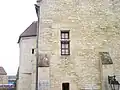 Exemple de fenêtre à meneau simple au premier étage de ce logis