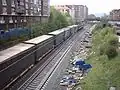 Train de marchandises en Espagne roulant sur une double voie.