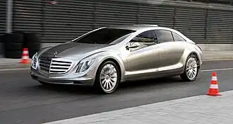 Mercedes-Benz F 700