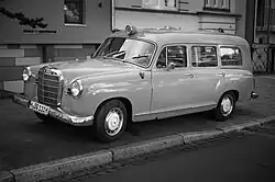 180 en tant qu’ambulance avec une carrosserie Binz