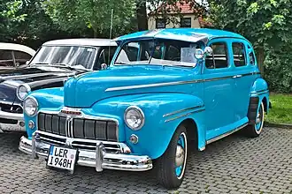 Sedan 4 portes (1946-48).