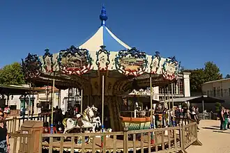 Carrousel du bourg 1900 au Puy du Fou.