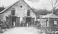 La cidrerie Charles Vallet à la gare de Messac-Guipry au début du XXe&nbsp;siècle (carte postale).