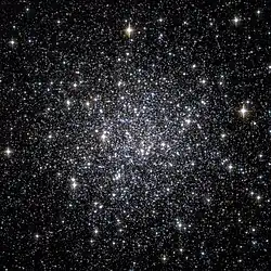Image de M68 prise par le télescope spatial Hubble en 2008.