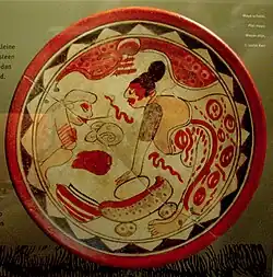 Plat maya figurant l'utilisation d'un metate pour broyer les fèves de cacao.Musée du chocolat, Bruges