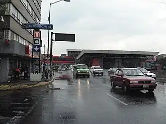Extérieur de la station.