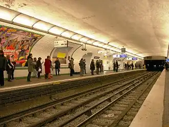 Les quais de la ligne 13 en 2008 avant la mise en place des portes palières mi-hauteur.