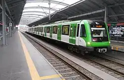 Nouveau train sur la ligne 1 (station San Borja Sur)