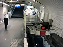 Le butoir marquant la fin d'une voie dans la station de la ligne 3 bis, en 2010.