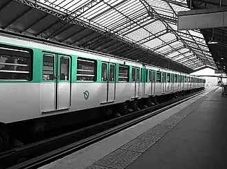 Rame sur la ligne 6 à la station Chevaleret.