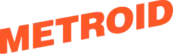 Metroid est inscrit en caractères capitales de couleur orangée, l'inscription est incliné et la droite du mot remonte.