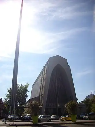 Vue générale de l'édifice.