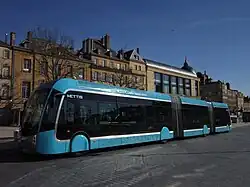 L'un des Mettis de couleur "bleu" à la station République.
