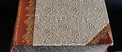 Détail de la couverture.