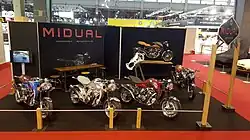 Photo du stand Midual présentant cinq Midual Type 1 lors du Rétromobile 2020