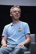 Mike White le propriétaire de la station d'essence et la victime des toilettes.