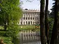 La villa royale vue des jardins.