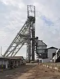 Chevalement et trémie d'un skip des mines de cuivre Mopani (en), en Zambie.