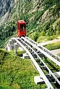 Minifunic d'Émosson arrivant au col de la Gueulaz.