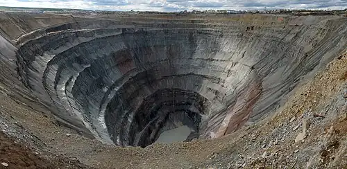 Mine Mir, mine de kimberlite et de diamant à ciel ouvert située à Mirny, en Yakoutie (Extrême-Orient russe).