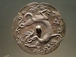 Miroir Tang, 700-750. Dragon et nuages. Bronze D. 21.5 cm. Freer and Sackler Galleries, Washington DC