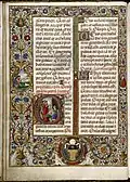Page à 2 colonnes de textes encadré d'un décor végétal et avec un blason.