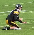 Le holder Mitch Berger en attente de réception du ballon.