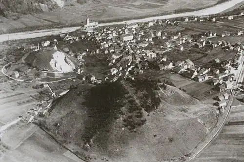 Au premier plan, la Tuma Tschelli, à gauche la Tuma Casti et au second plan la Tuma Turera. Photo de Walter Mittelholzer (1925).