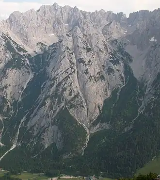 Vue depuis le nord (au premier plan).
