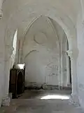 Chapelle sud, vue vers l'ouest dans le croisillon.