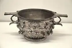 Coupe aux branches d'olivier. Trésor de Boscoreale. Argent, H. 8 cm. Louvre. Fin du Ier siècle AEC.