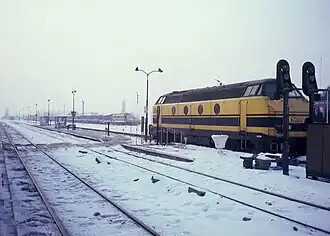 Gare et trains sous la neige (1985).
