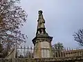 Le monument aux morts : vue d'ensemble.