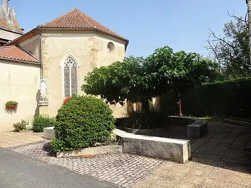 Placette et chevet de l’église.