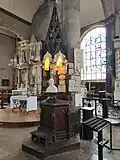 Le chœur avec le buste de saint Mathurin.