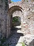 photographie couleurs : porte dans une muraille