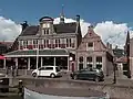 De Waag et bâtiments anciens.