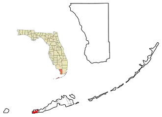En taille réduite dans la partie supérieure gauche de l'image, la localisation du comté de Monroe (en orange) dans l'État de Floride (en jaune) ; agrandie dans le reste de l'image, celle de son siège Key West (en rouge) par rapport au comté (en blanc).