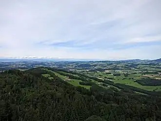 Vue du mont Chesau depuis la tour relais du Mont Pèlerin.