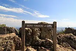 Point culminant du mont Vinaigre : 614 mètres.